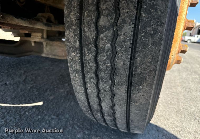 image for item MV9083 1998 International  4700 box truck