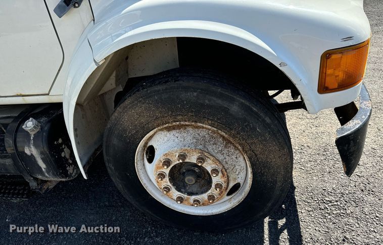 image for item MV9083 1998 International  4700 box truck