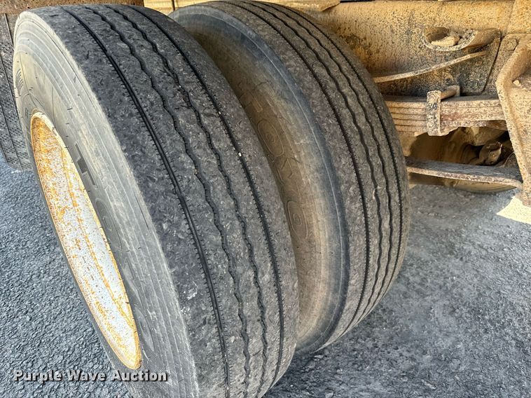 image for item MV9083 1998 International  4700 box truck