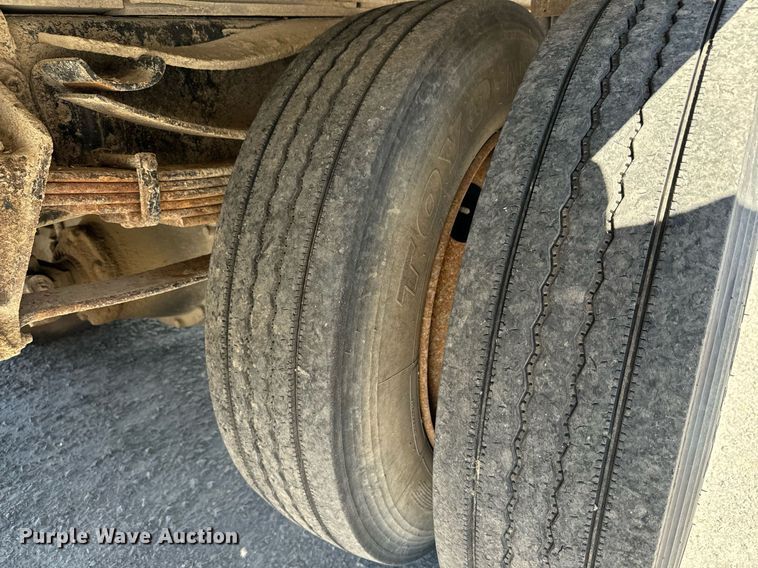 image for item MV9083 1998 International  4700 box truck