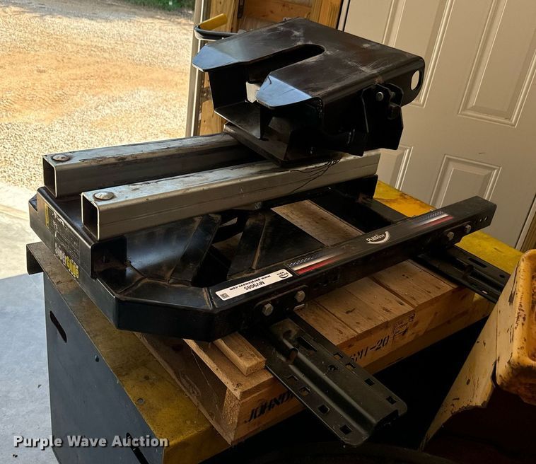 image for item MV9085 PullRite 2700 SuperGlide fifth wheel hitch