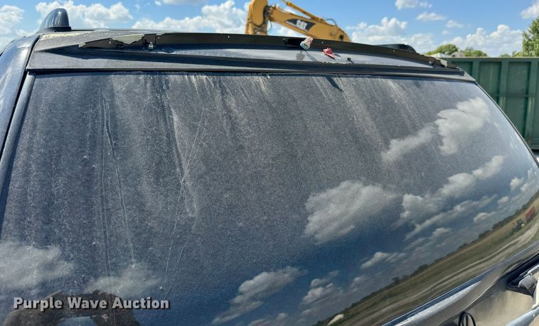 image for item MV9098 2004 Cadillac  Escalade ESV SUV