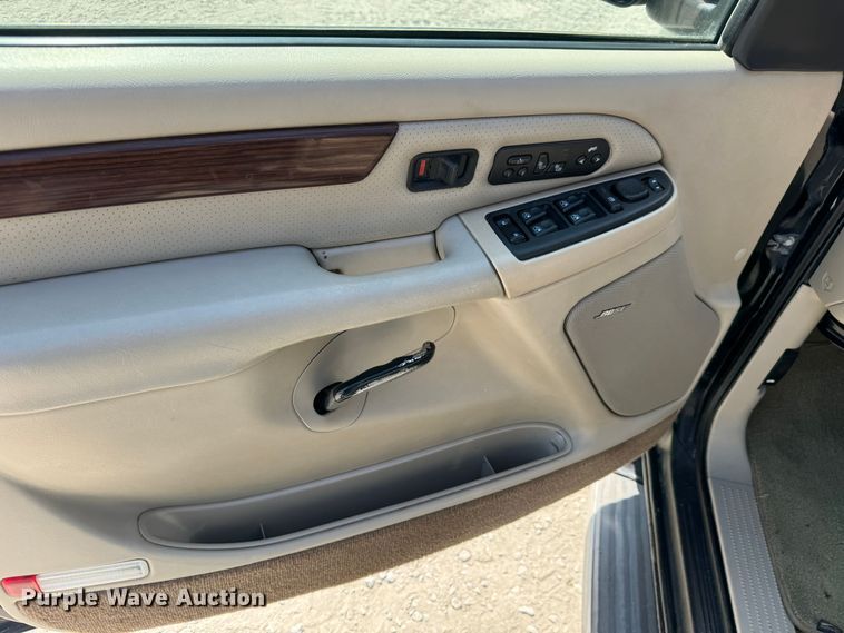 image for item MV9098 2004 Cadillac  Escalade ESV SUV