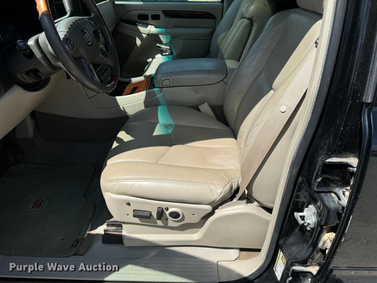 image for item MV9098 2004 Cadillac  Escalade ESV SUV