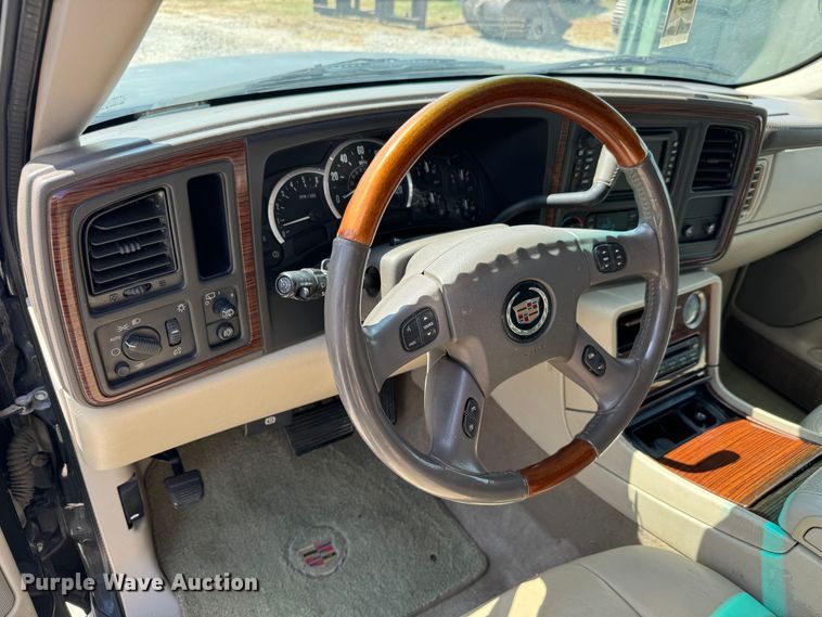 image for item MV9098 2004 Cadillac  Escalade ESV SUV