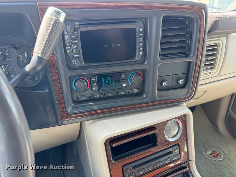 image for item MV9098 2004 Cadillac  Escalade ESV SUV