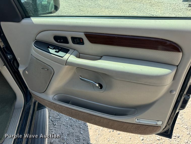 image for item MV9098 2004 Cadillac  Escalade ESV SUV