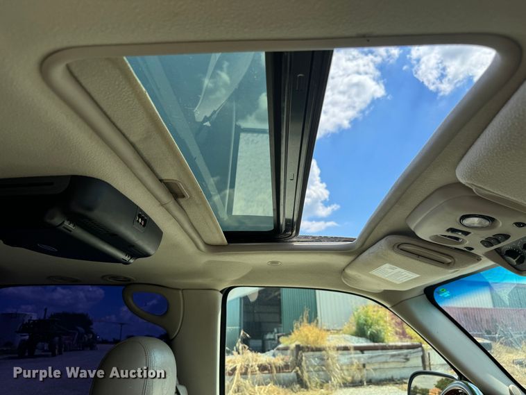 image for item MV9098 2004 Cadillac  Escalade ESV SUV