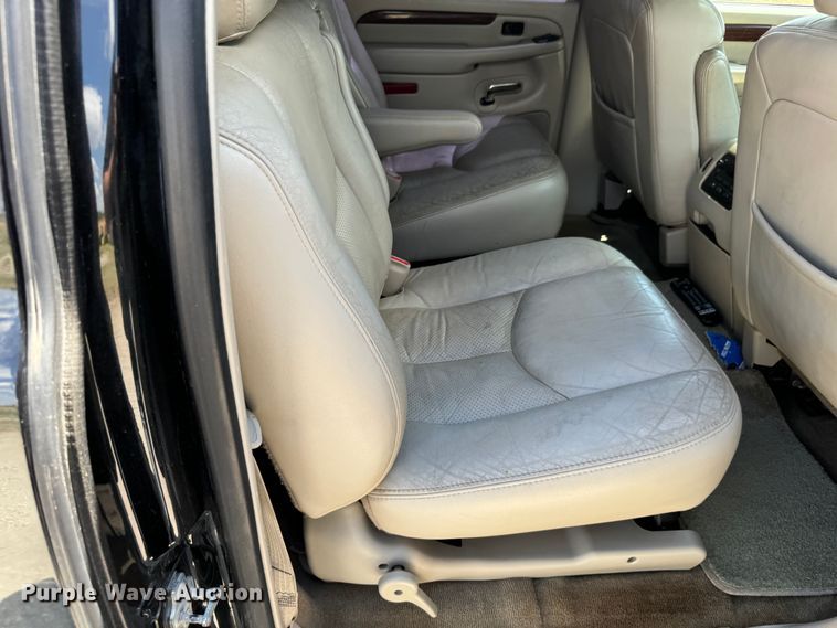 image for item MV9098 2004 Cadillac  Escalade ESV SUV