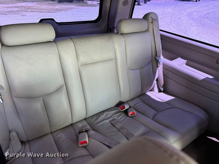 image for item MV9098 2004 Cadillac  Escalade ESV SUV