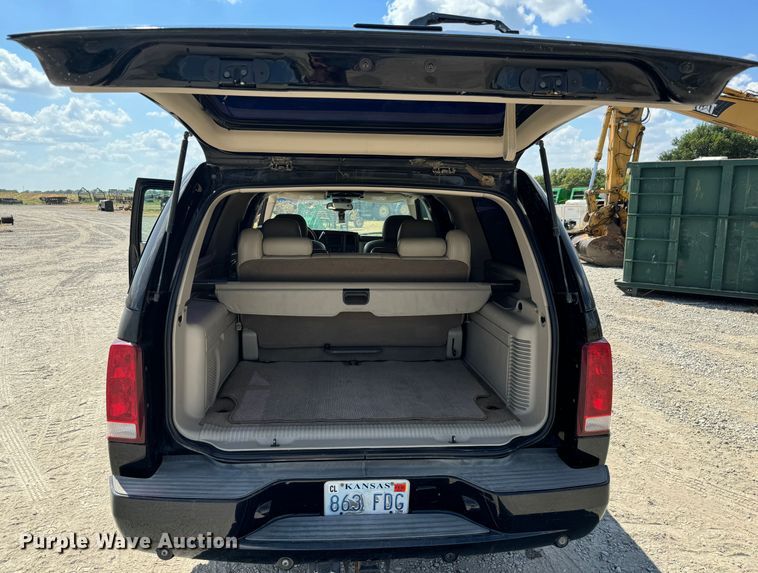 image for item MV9098 2004 Cadillac  Escalade ESV SUV