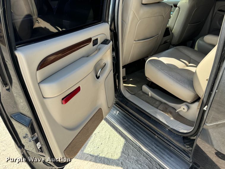 image for item MV9098 2004 Cadillac  Escalade ESV SUV