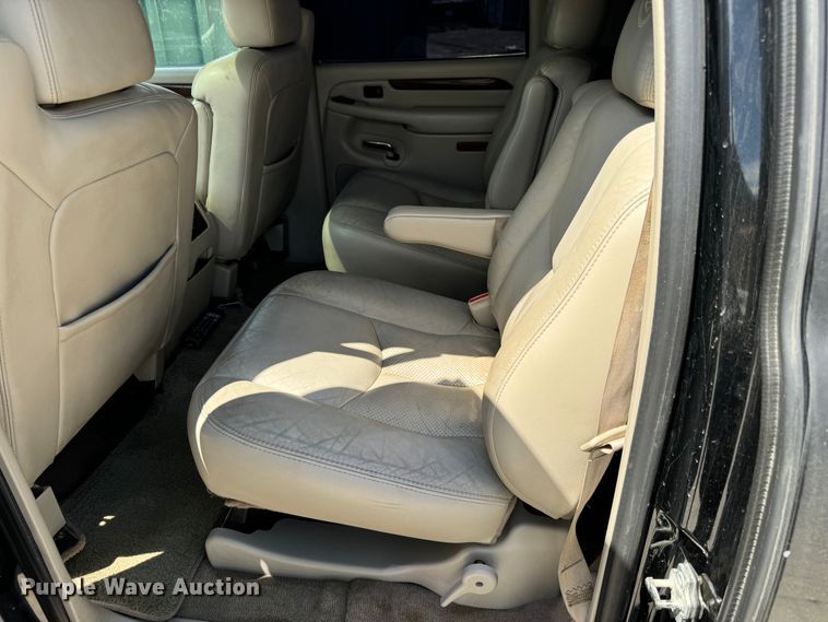 image for item MV9098 2004 Cadillac  Escalade ESV SUV