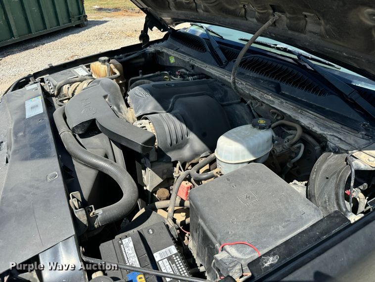 image for item MV9098 2004 Cadillac  Escalade ESV SUV