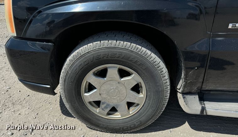 image for item MV9098 2004 Cadillac  Escalade ESV SUV
