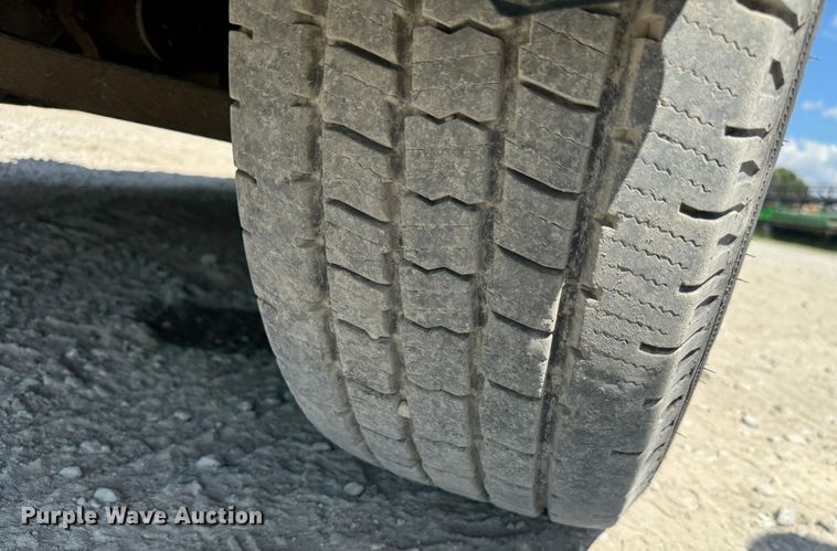 image for item MV9098 2004 Cadillac  Escalade ESV SUV