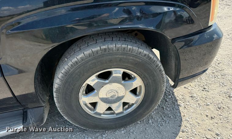 image for item MV9098 2004 Cadillac  Escalade ESV SUV