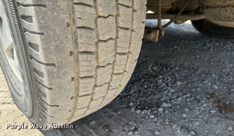 image for item MV9098 2004 Cadillac  Escalade ESV SUV