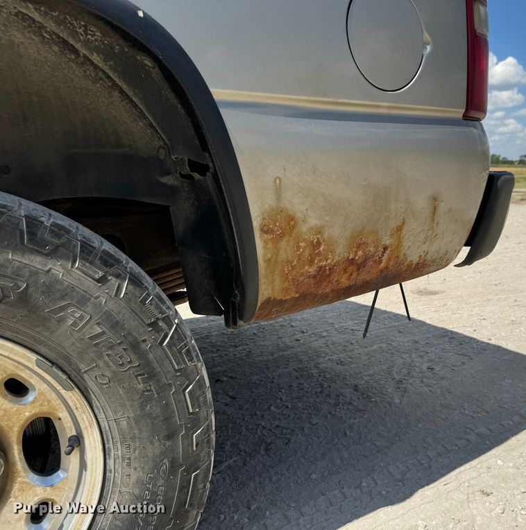 image for item MV9101 2003 GMC Yukon XL SUV