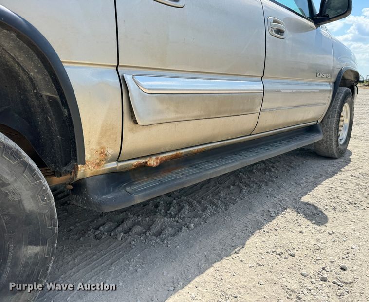 image for item MV9101 2003 GMC Yukon XL SUV