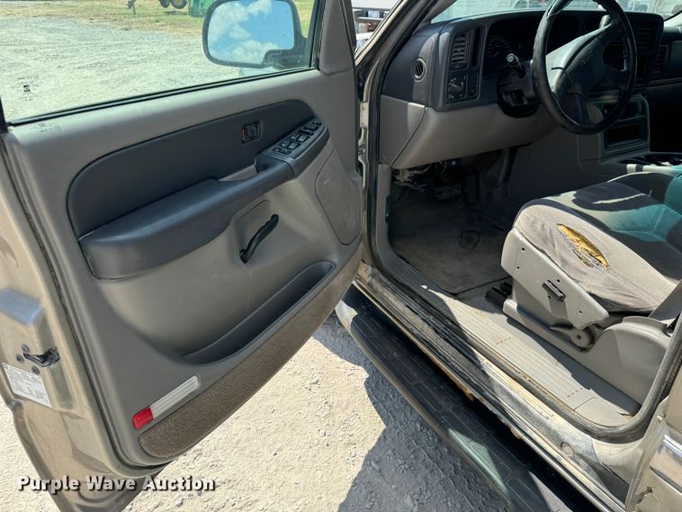 image for item MV9101 2003 GMC Yukon XL SUV