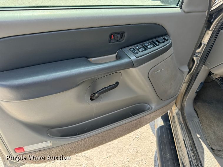 image for item MV9101 2003 GMC Yukon XL SUV