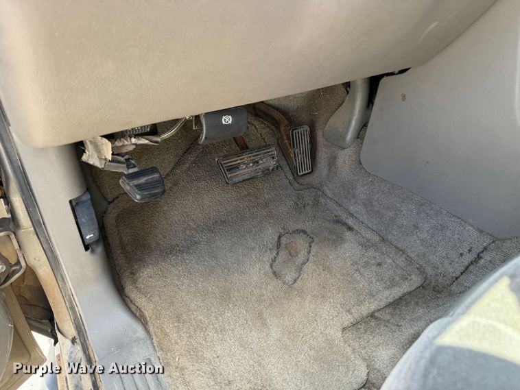 image for item MV9101 2003 GMC Yukon XL SUV