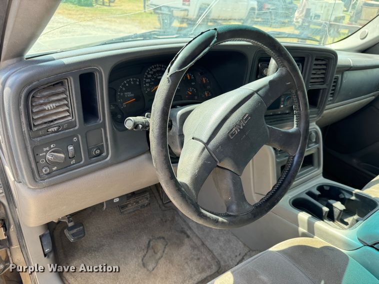 image for item MV9101 2003 GMC Yukon XL SUV