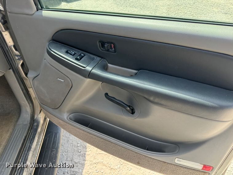 image for item MV9101 2003 GMC Yukon XL SUV