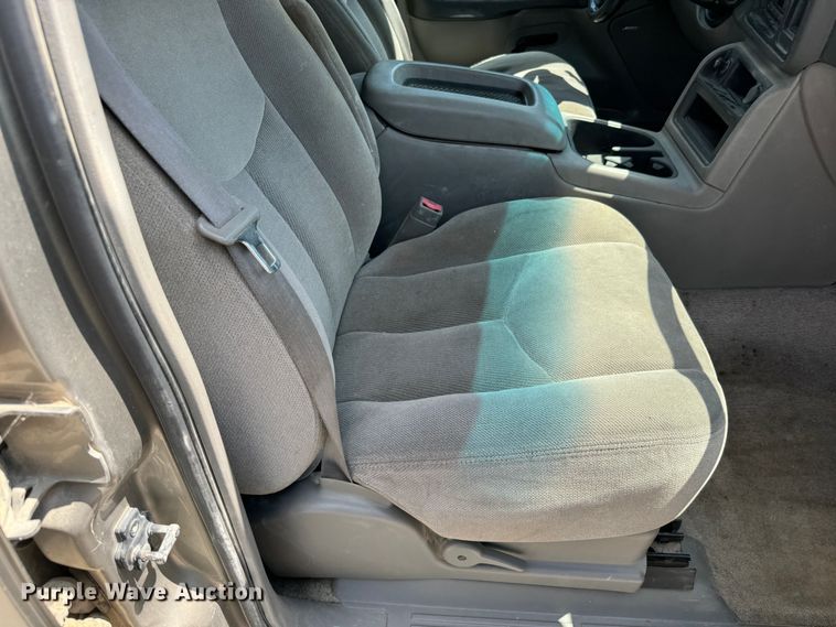 image for item MV9101 2003 GMC Yukon XL SUV