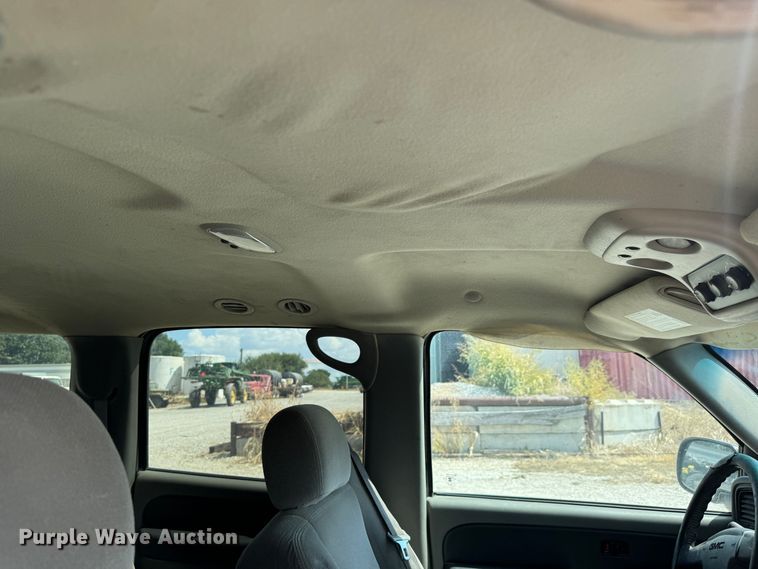 image for item MV9101 2003 GMC Yukon XL SUV