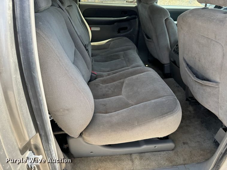 image for item MV9101 2003 GMC Yukon XL SUV