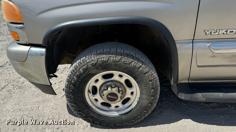 image for item MV9101 2003 GMC Yukon XL SUV