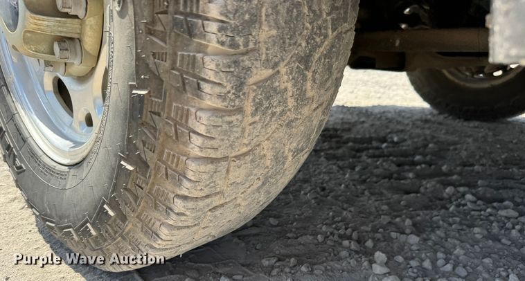 image for item MV9101 2003 GMC Yukon XL SUV