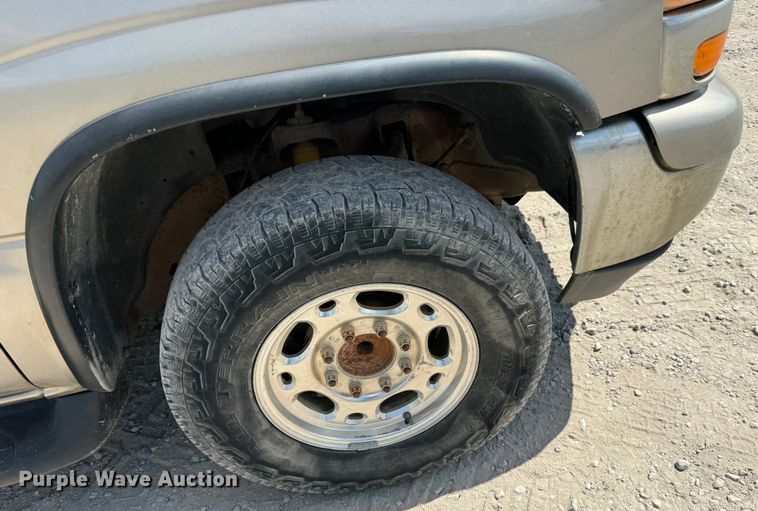 image for item MV9101 2003 GMC Yukon XL SUV