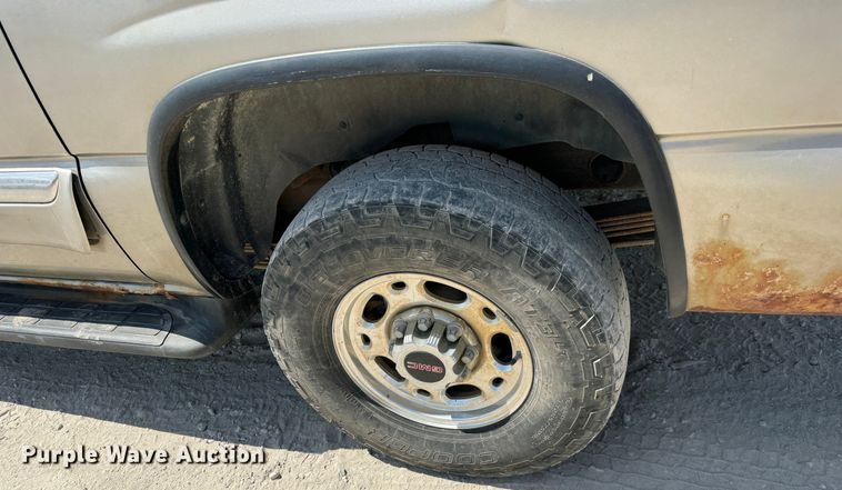 image for item MV9101 2003 GMC Yukon XL SUV