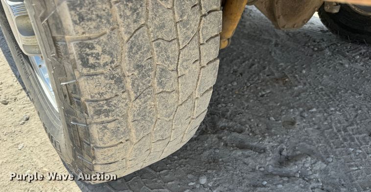 image for item MV9101 2003 GMC Yukon XL SUV