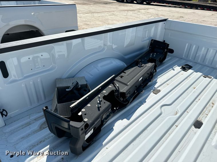 image for item MV9111 Pickup truck bed