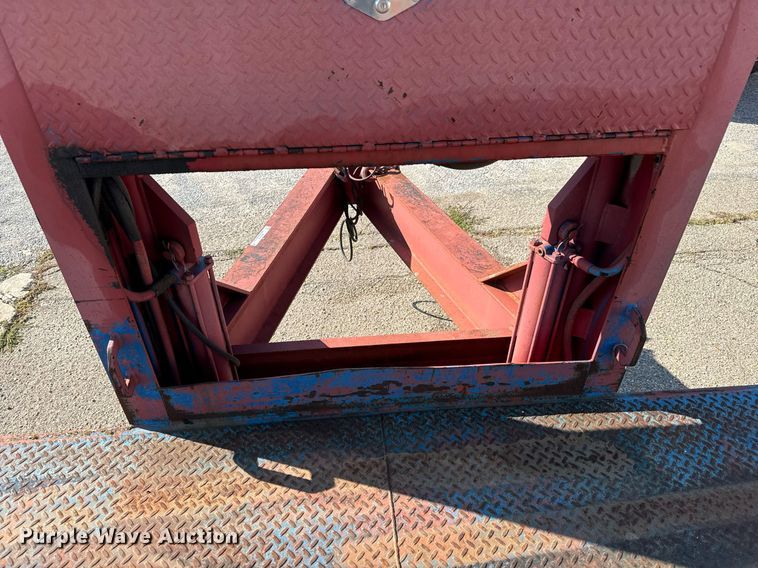 image for item MV9127 1998 Shop built hydraulic tail equipment trailer