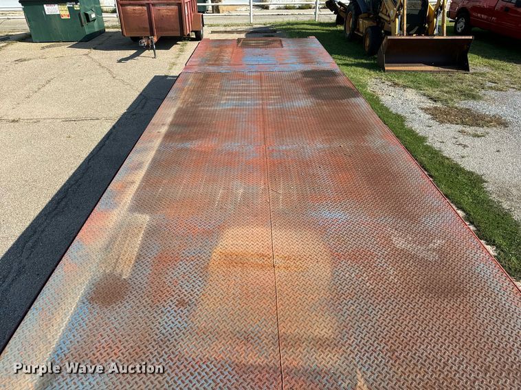 image for item MV9127 1998 Shop built hydraulic tail equipment trailer