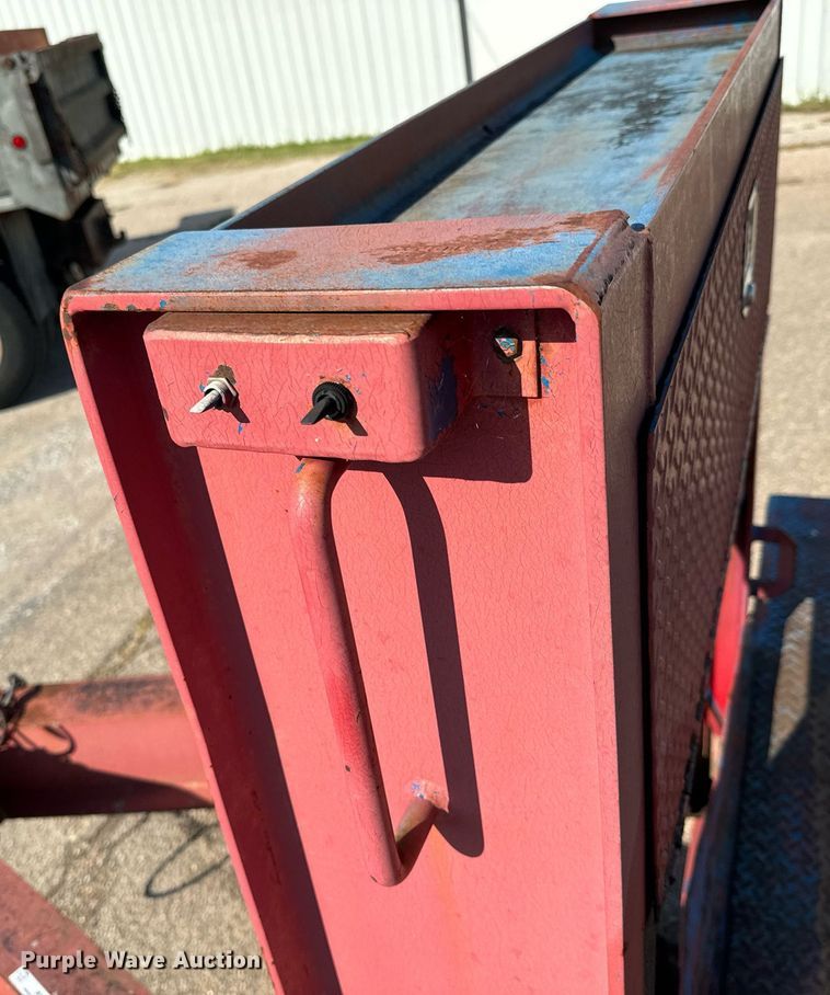 image for item MV9127 1998 Shop built hydraulic tail equipment trailer