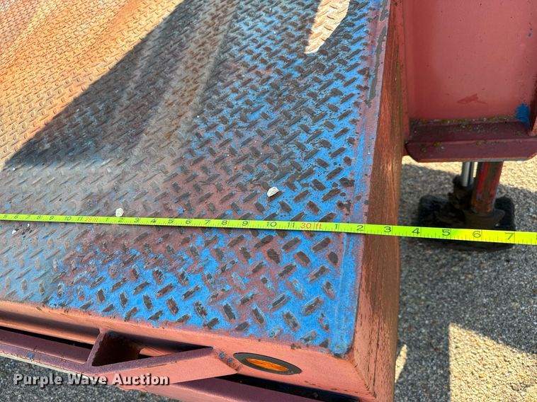 image for item MV9127 1998 Shop built hydraulic tail equipment trailer