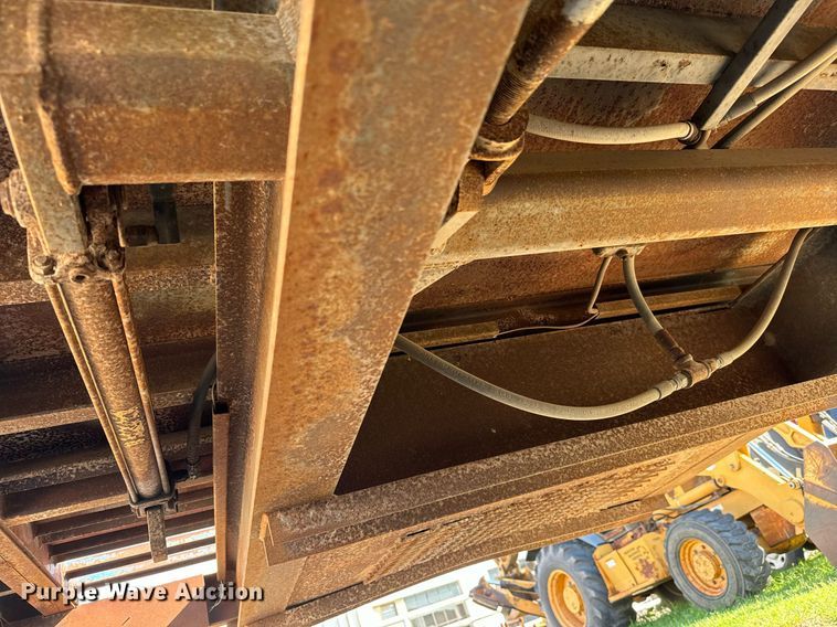 image for item MV9127 1998 Shop built hydraulic tail equipment trailer