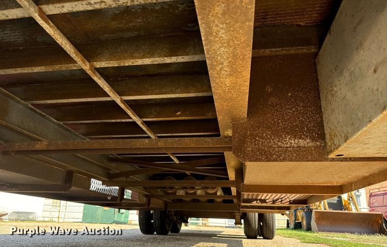 image for item MV9127 1998 Shop built hydraulic tail equipment trailer