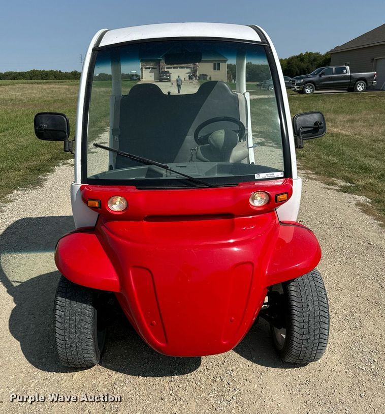 image for item MV9139 2001 GEM E2 golf cart