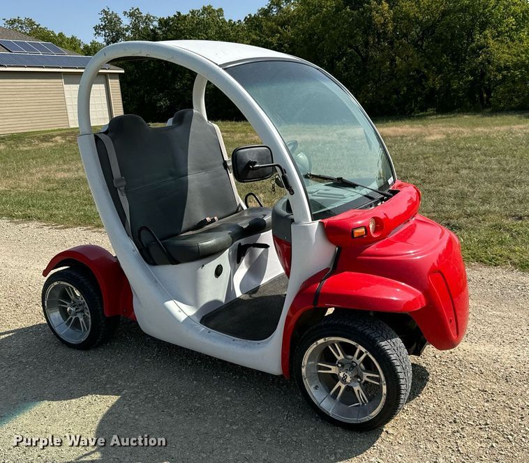 image for item MV9139 2001 GEM E2 golf cart