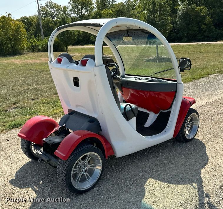 image for item MV9139 2001 GEM E2 golf cart
