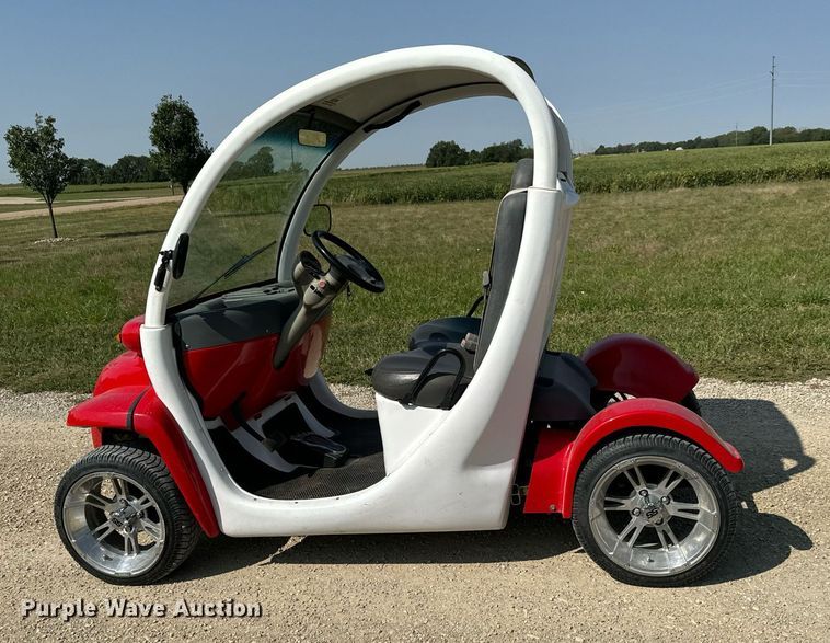 image for item MV9139 2001 GEM E2 golf cart