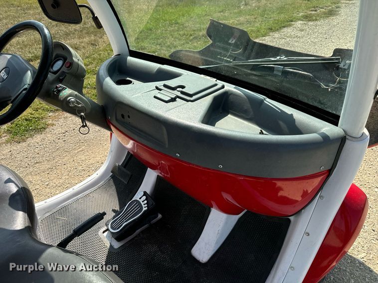 image for item MV9139 2001 GEM E2 golf cart