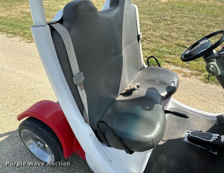 image for item MV9139 2001 GEM E2 golf cart